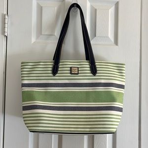 Excellent Condition Dooney and Bourne Tote